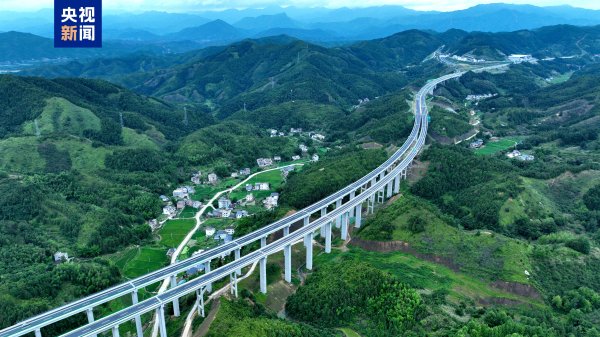 尚融 遂川至大余高速公路今日建成通车