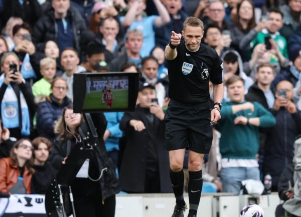 广瑞网  官方：新赛季英超将加入门将“8秒规则”、点球双触重罚等新规